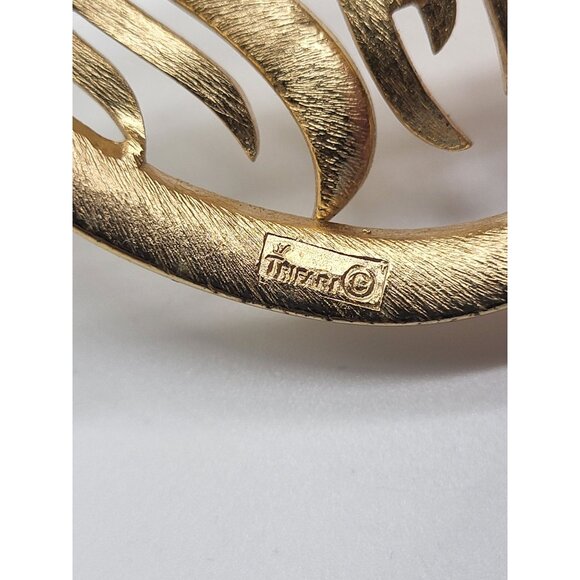 VTG Crown Trifari Gold Tone Brooch Frond Textured Classic - Picture 6 of 8